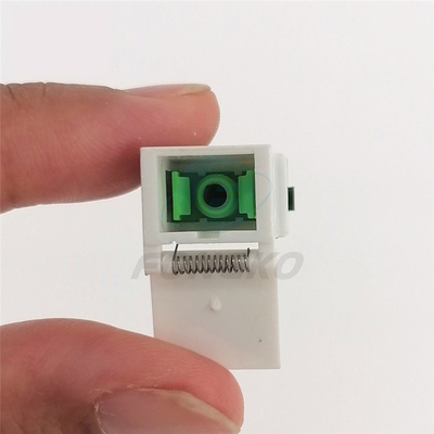Adaptador de Fibra de Modo Único Shell Branca Verde SC/APC Adaptador de Obturador Automático com estilhaços de metal e estabilidade de temperatura ≤ 0,20 dB